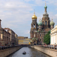Половината Санкт Петербург с квартири лукс категория