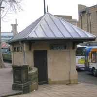 Британци продават полицейски будки, гласят ги за павилиони