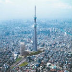 ТВ кулата в Токио се наклони, но още работи