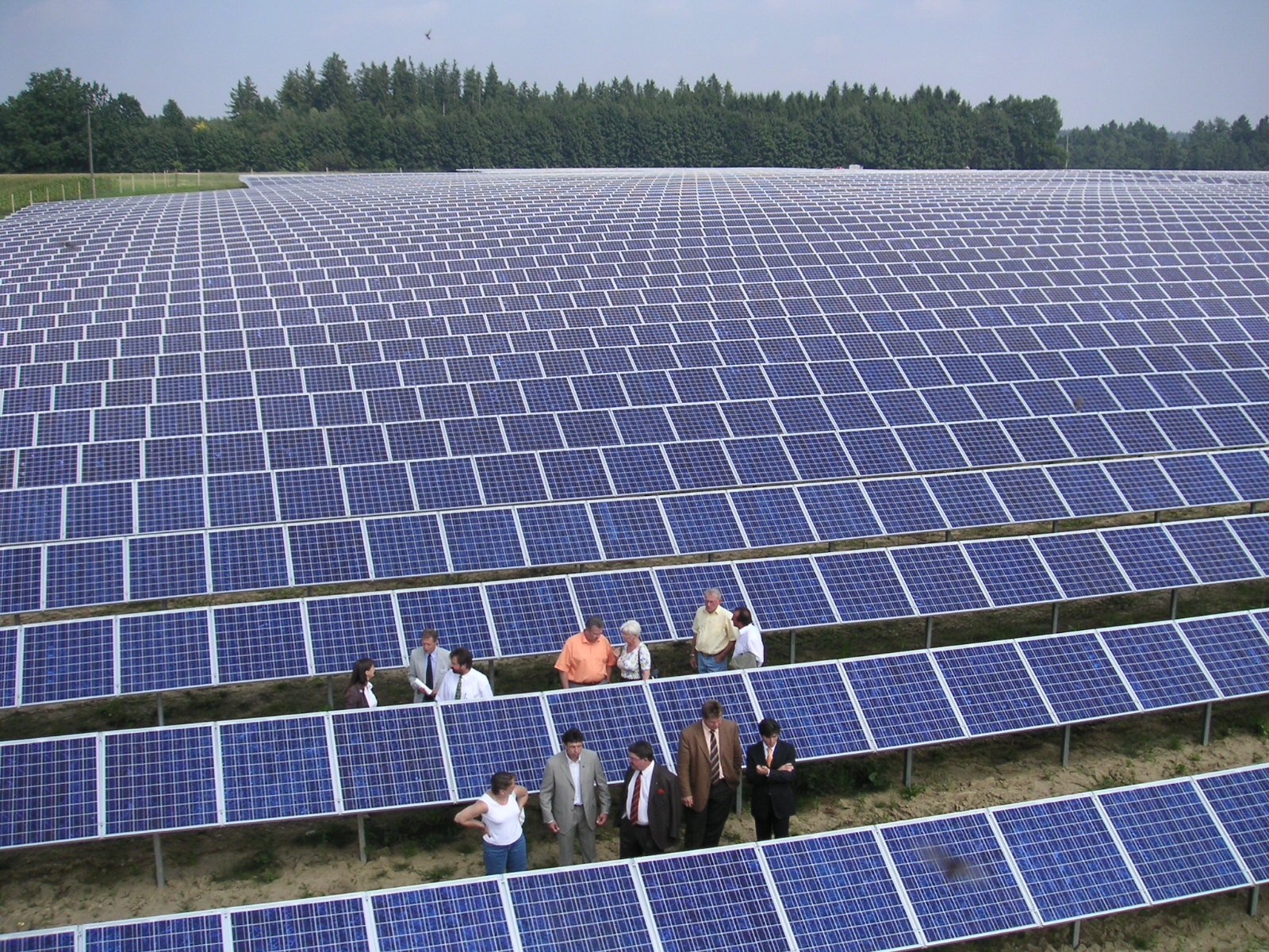 Дават над 1700 дка държавна земя за изграждане на соларна централа