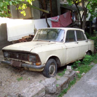 Чистенето на софийските улици от стари коли върви бавно